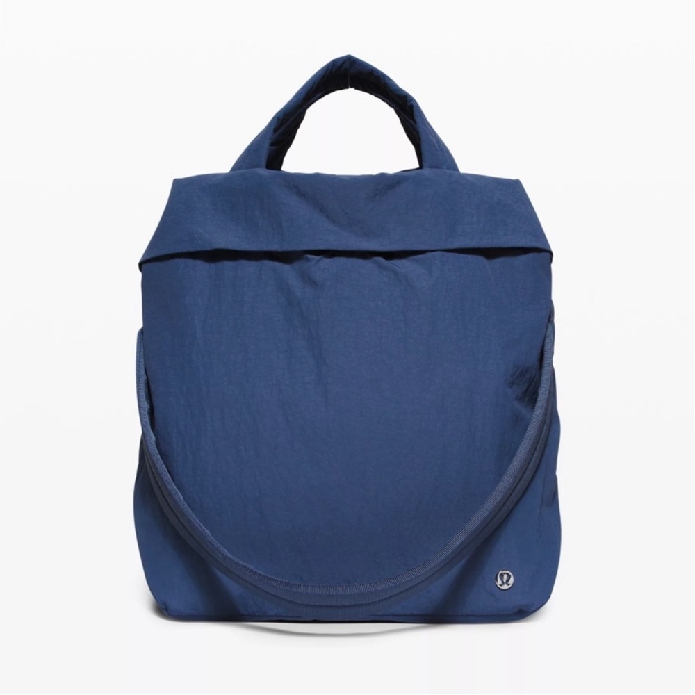 Lululemon on my level bag